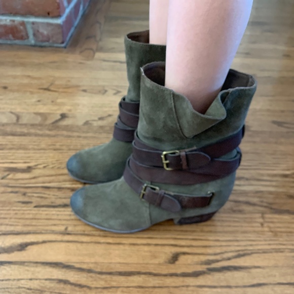 Zigi Girl Suede Taupe Boots with buckle straps - Picture 6 of 7